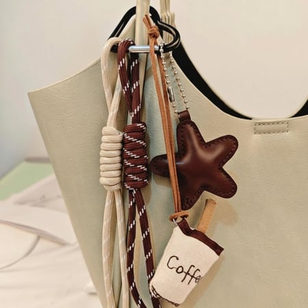 تشارمز نجمة بنية بحبال قماشية