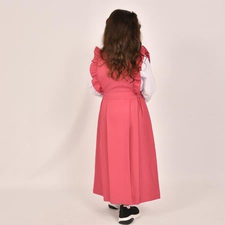 مريول ابتدائي وردي فاتح بكشكش عريض على الاكتاف وكسرات من الاسفل