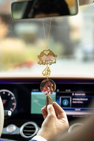 تعليقة السياره بالاسم والصوره