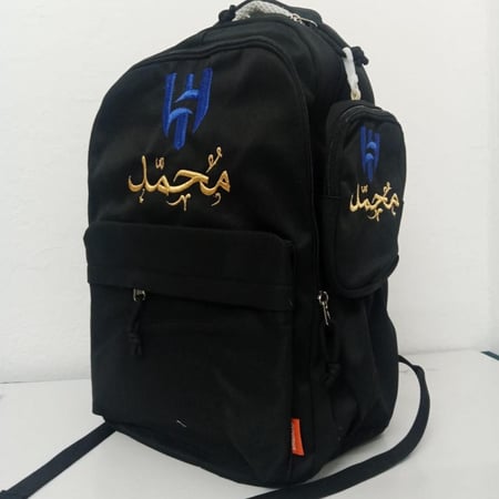 حقائب اطفال مدرسية لون اسود مع كتابة الاسم
