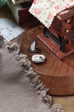 حمامة الحرم (دبوس/مغناطيس)