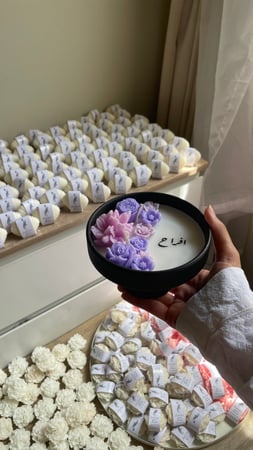 شمعة الأزهار المعطرة الحجم الكبير مع بوكس أنيق