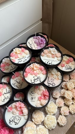 شمعة الأزهار المعطرة الحجم الكبير مع بوكس أنيق