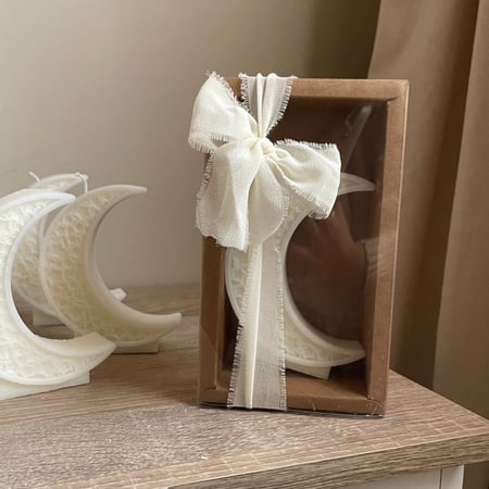 شمعة الهلال المعطرة بتغليف كرتوني