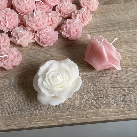 20 شمعة بشكل فستان