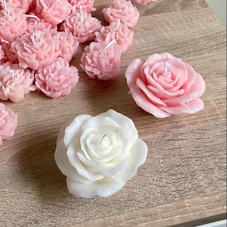 20 شمعة بشكل فستان