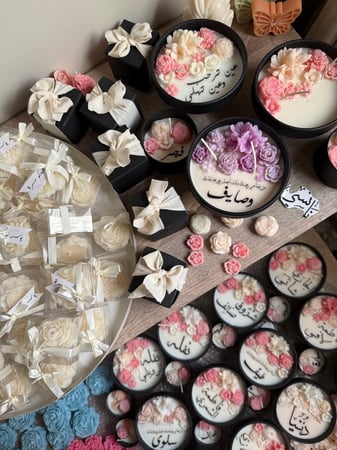 شمعة الأزهار المعطرة الحجم الكبير مع بوكس أنيق