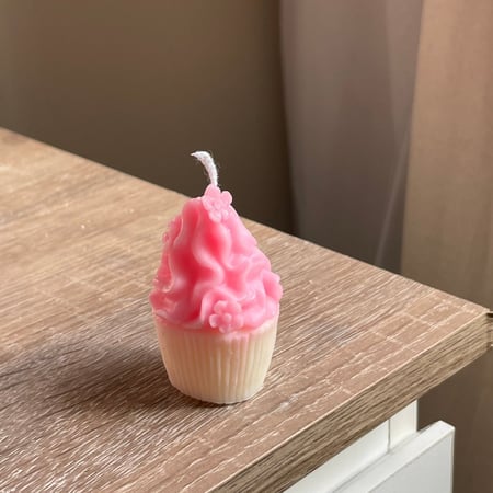 شمعة الكب كيك المعطرة