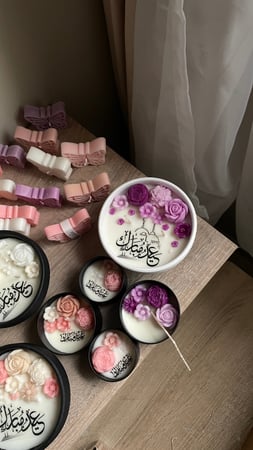 شمعة الأزهار المعطرة الحجم الكبير مع بوكس أنيق