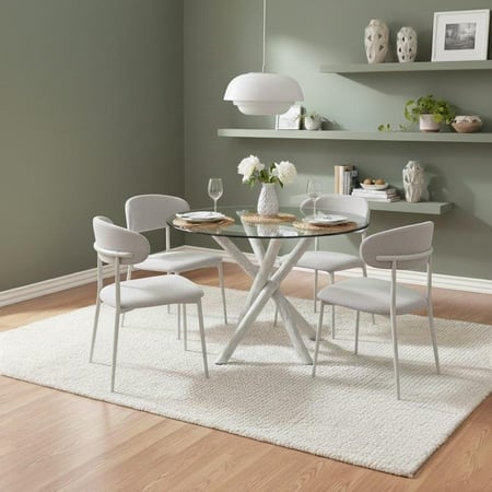 طاولة طعام مودرن بسطح زجاج وكراسي قماش بوكليه لون رصاصي– تصميم فخم وعصري