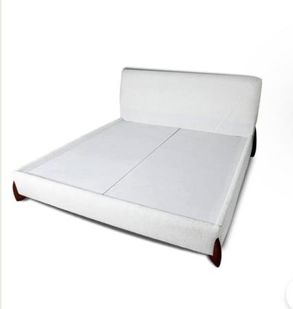 سرير خشب سويدي مبطن بقماش بوكلية بقاعدة بلاتفورم