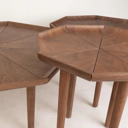 طقم 3 طاولات جانبية بتصميم هندسي سداسي – بني خشبي – 3 قطع