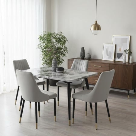 طاولات طعام صغيرة