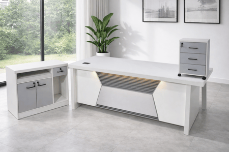 مكتب مكتب مدير حديث مع وحدة تخزين - يوفر مساحة عمل واسعة وعملية