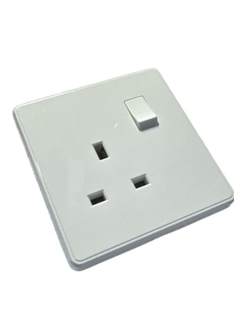 فيش 13 امبير مع مفتاح