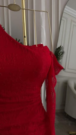 فستان أحمر دانتيل ناعم