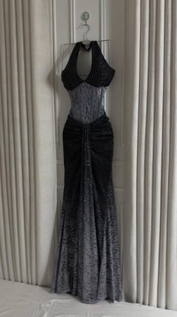 فستان سهرة دانتيل أسود