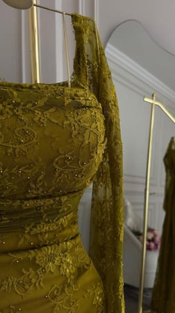 فستان تفاحي دانتيل فخم