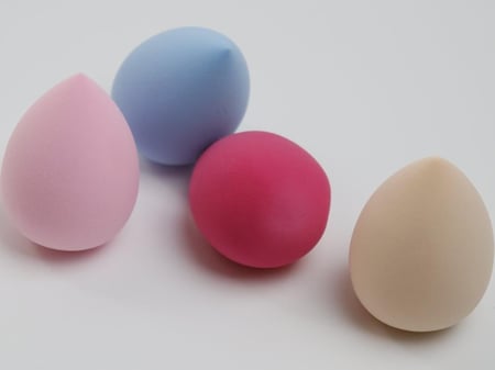 Salon System Makeup Sponges with Case - 4 pcs