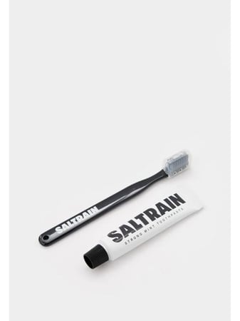 طقم للسفر معجون منعش بالنعناع مع فرشاة أسنان من سالترين ، 30 جرام / أسود