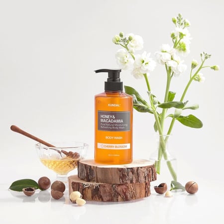 غسول الجسم النقي بالعسل والمكاديميا وزهر الكرز من كوندال, 500 مل