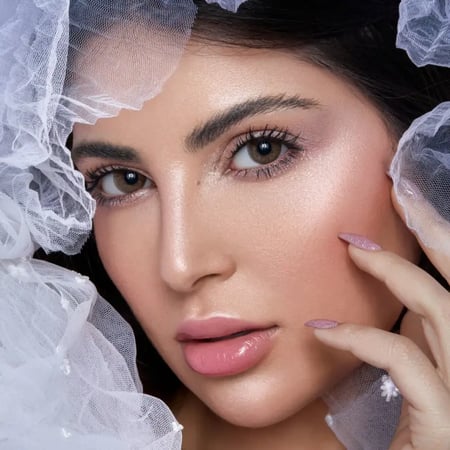 عدسات زينه ملونه شهريه من بيلا - Moon