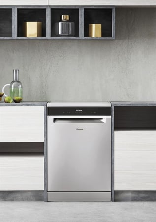 غسالة صحون ويرلبول ستانلس ستيل بسعة 15 طقم بشاشة رقمية و10 برامج للعائلة