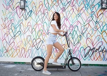 سكوتر كهربائي Razor 350W بطارية 36V عجلات 16 إنش ولوحة خيزران للتنقل