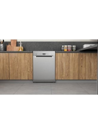 غسالة أطباق Ariston 14 مكان فضي بشاشة رقمية و7 برامج للعائلة