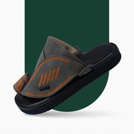 حذاء شرقي مطرز