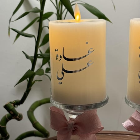 شمعة مع شمعدان