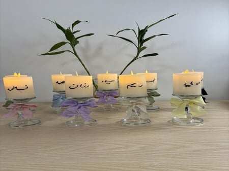 شمعة مع شمعدان