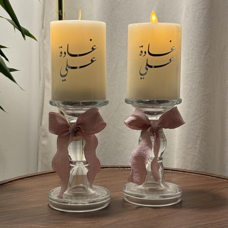 شمعة مع شمعدان