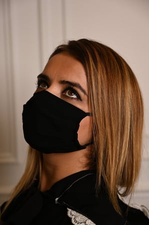 كمامه لون اسود