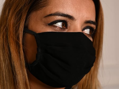 كمامه لون اسود