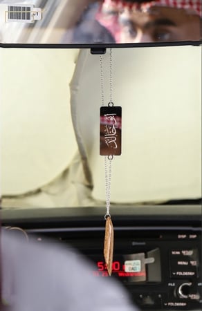 تعليقة سيارة عود