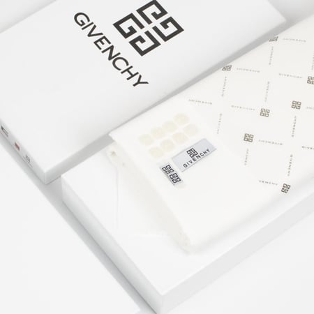 شماغ جيفنشي كلاسيك 2024+قماش جيفنشي لون كريمي اصدار 2024