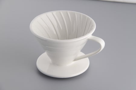 قمع تقطير قهوة V60 سيراميك أبيض