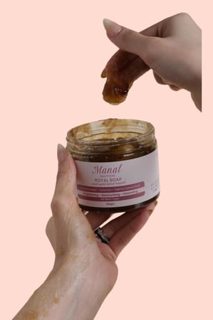 صابونية التفتيح الملكية لتوحيد اللون وترطيب البشرة