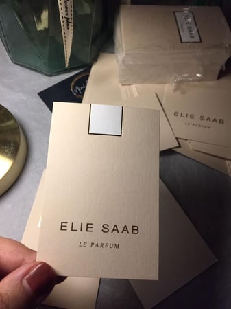 كارد قفت ايلي صعب .. شكل رقم 1