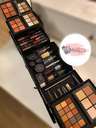 بوكس مكياج بديل ماك - البوكس الكبير