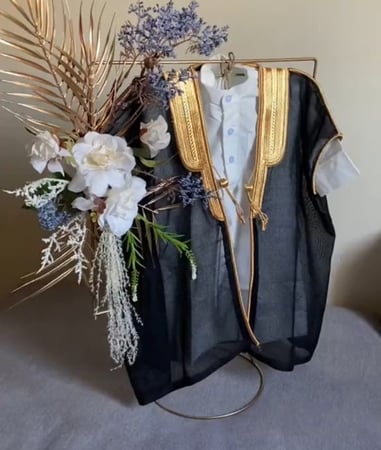 بشت اسود بالاسم