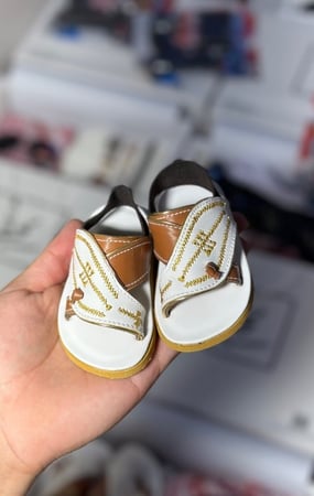 نعال مواليد ملكي