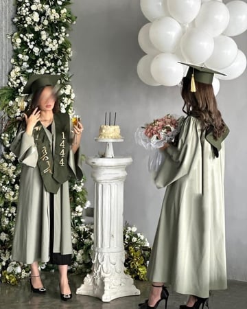 عبايات تخرج 2025