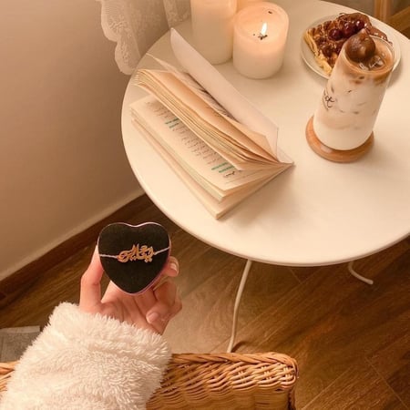 سلسال باسم الشهر اللي يسوى عندك عمر حسب الطلب -كازار