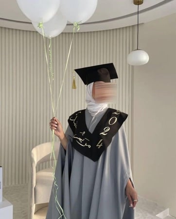 عبايات تخرج 2025