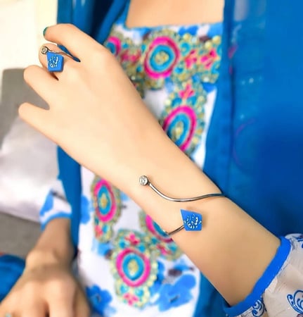 اسواره مع خاتم ملكي بالاسم