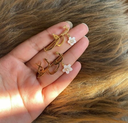 بروش اطفال بالاسم مع ورده انيقه