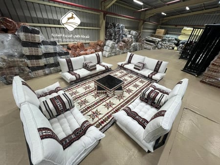 جلسة رمضانية بالاستاند الحديدمع الطاولة والفرشة