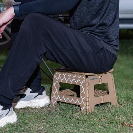 كرسي وسلم بلاستيك يتحمل 150 كجم- سهل الحمل والتخزين، ثابت وغير قابل للانزلاق، يتحمل وزن عالي،ضمان سنتان